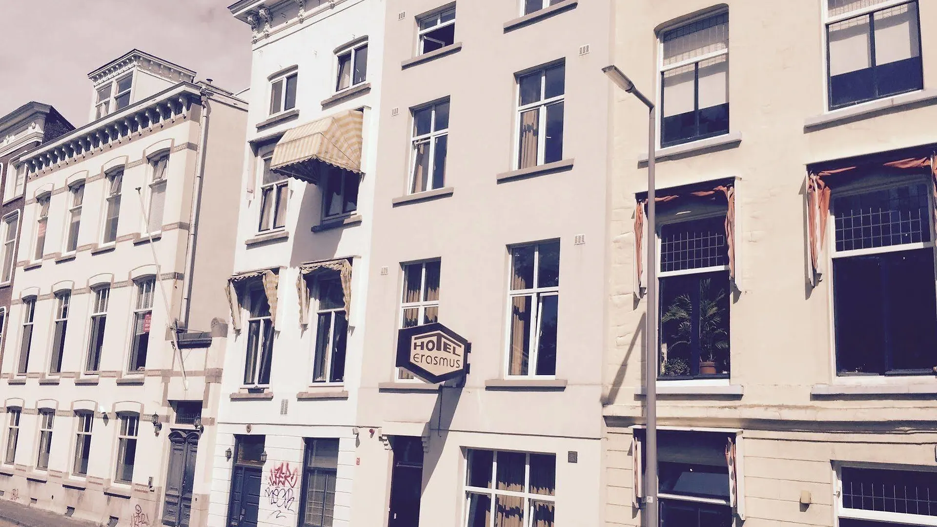 **  Hotel Erasmus Rotterdam Нидерланды